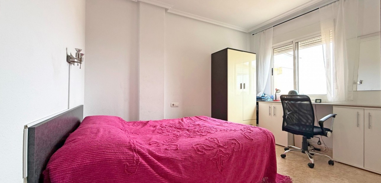 Venta - Apartamento / piso -
Torrevieja