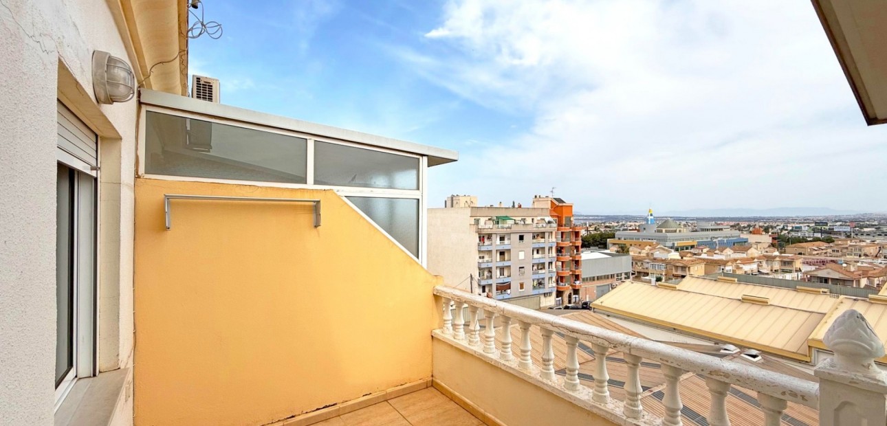 Venta - Apartamento / piso -
Torrevieja