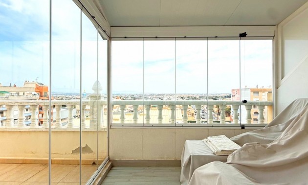 Venta - Apartamento / piso -
Torrevieja