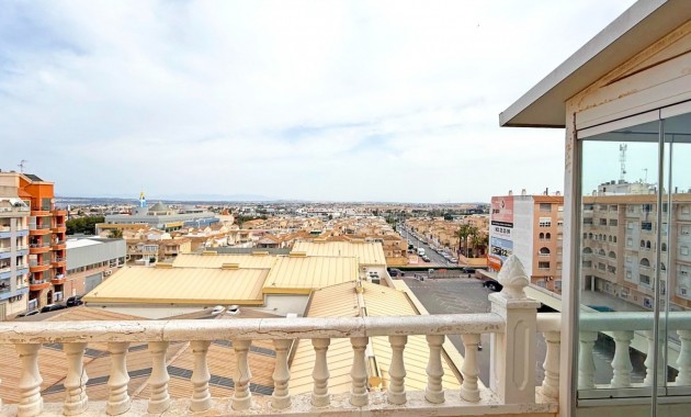 Venta - Apartamento / piso -
Torrevieja