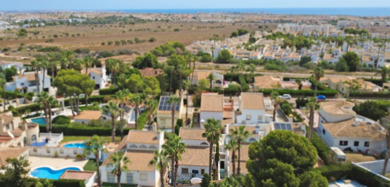 Sale - Detached Villa -
Orihuela Costa - Villamartin