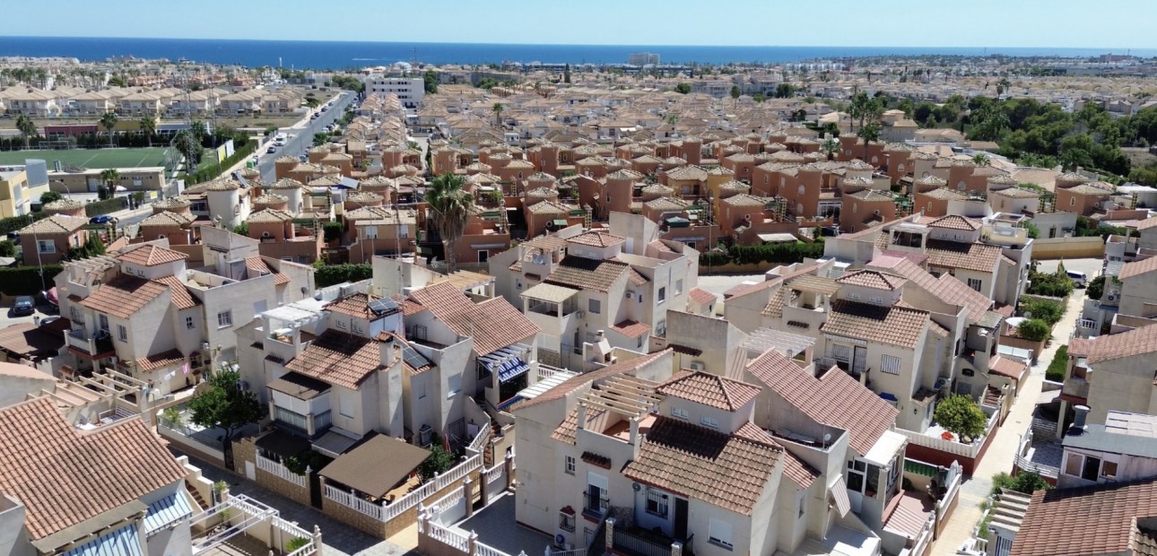 Sale - Apartment / flat -
Orihuela Costa - Playa Flamenca