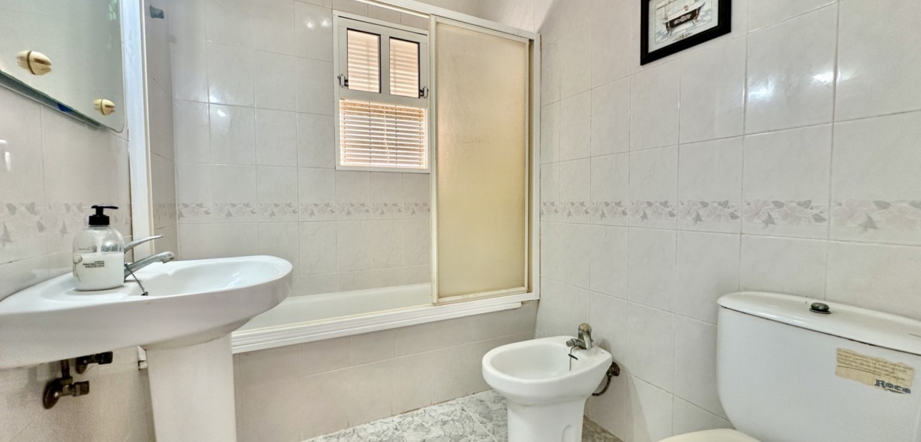 Sale - Apartment / flat -
Orihuela Costa - Playa Flamenca