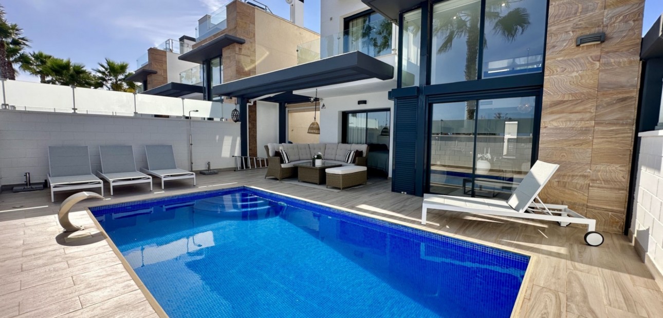 Sale - Detached Villa -
Orihuela Costa - Lomas de Cabo Roig