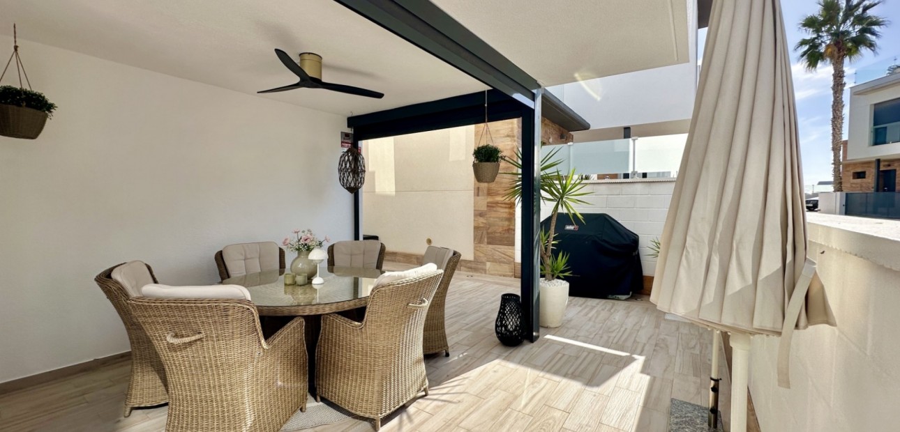 Sale - Detached Villa -
Orihuela Costa - Lomas de Cabo Roig