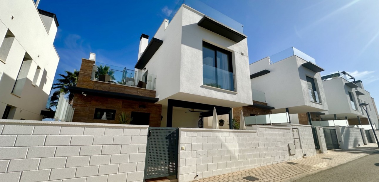 Sale - Detached Villa -
Orihuela Costa - Lomas de Cabo Roig