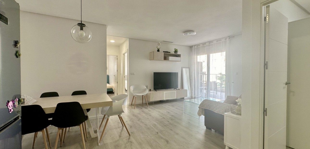 Sale - Apartment / flat -
Orihuela Costa - Villamartin