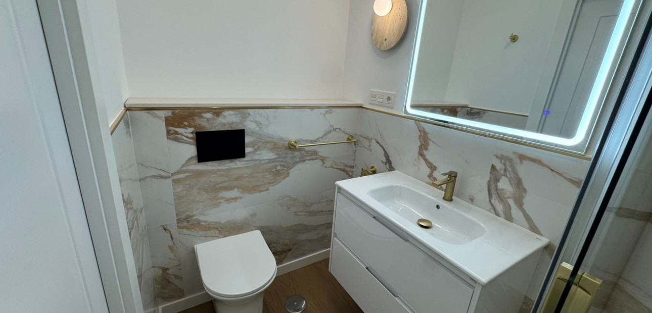 Sale - Apartment / flat -
Orihuela Costa - Punta Prima