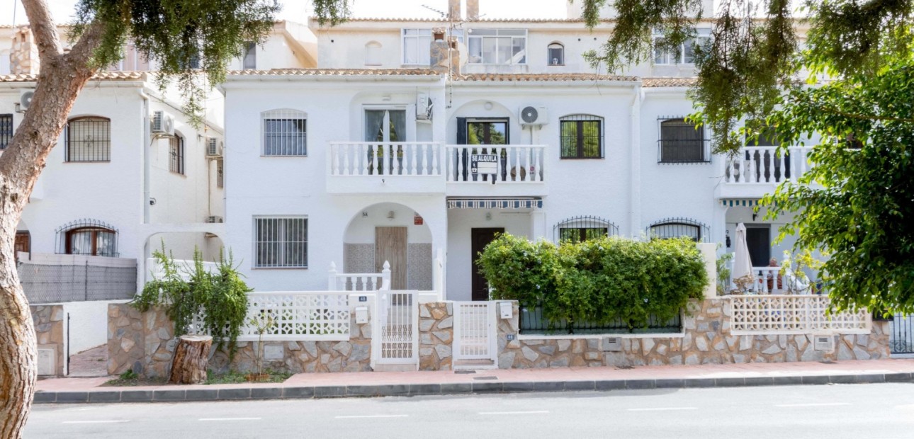 Sale - Townhouse -
Orihuela Costa - La Zenia