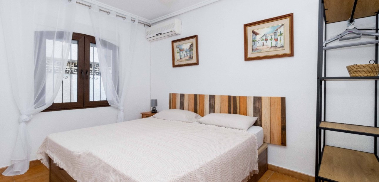 Sale - Townhouse -
Orihuela Costa - La Zenia