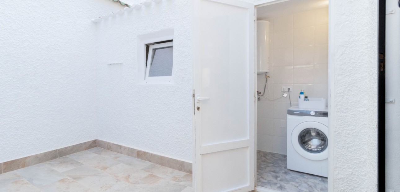 Sale - Townhouse -
Orihuela Costa - La Zenia