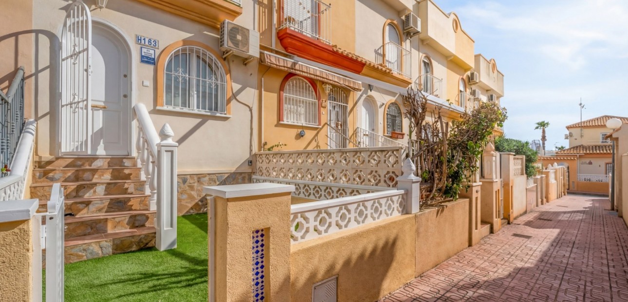 Sale - Townhouse -
Orihuela Costa - La Florida