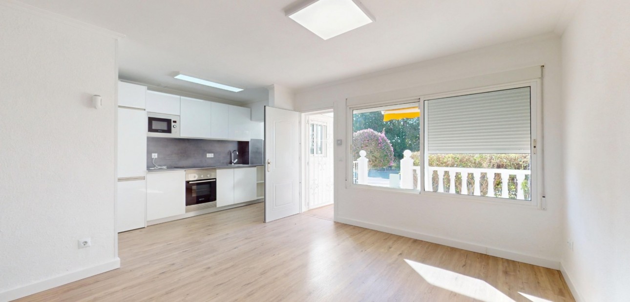 Sale - Apartment / flat -
Orihuela Costa - Villamartin