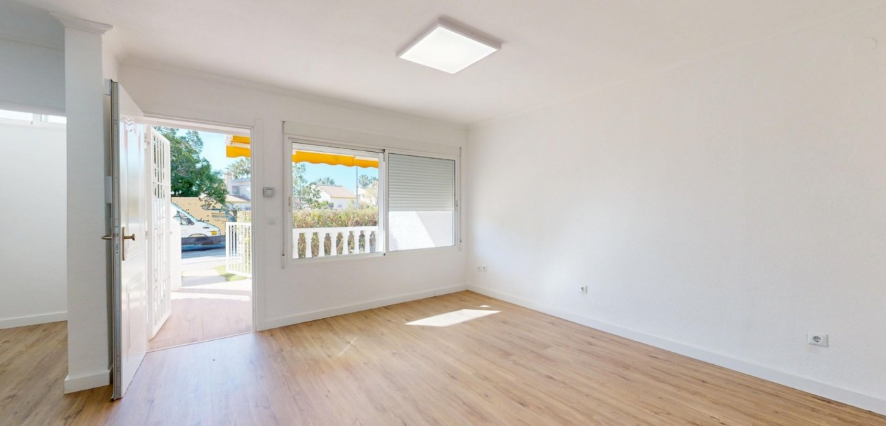 Sale - Apartment / flat -
Orihuela Costa - Villamartin