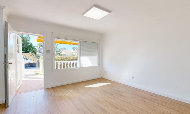 Sale - Apartment / flat -
Orihuela Costa - Villamartin