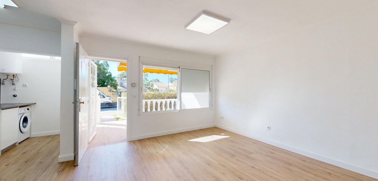 Sale - Apartment / flat -
Orihuela Costa - Villamartin