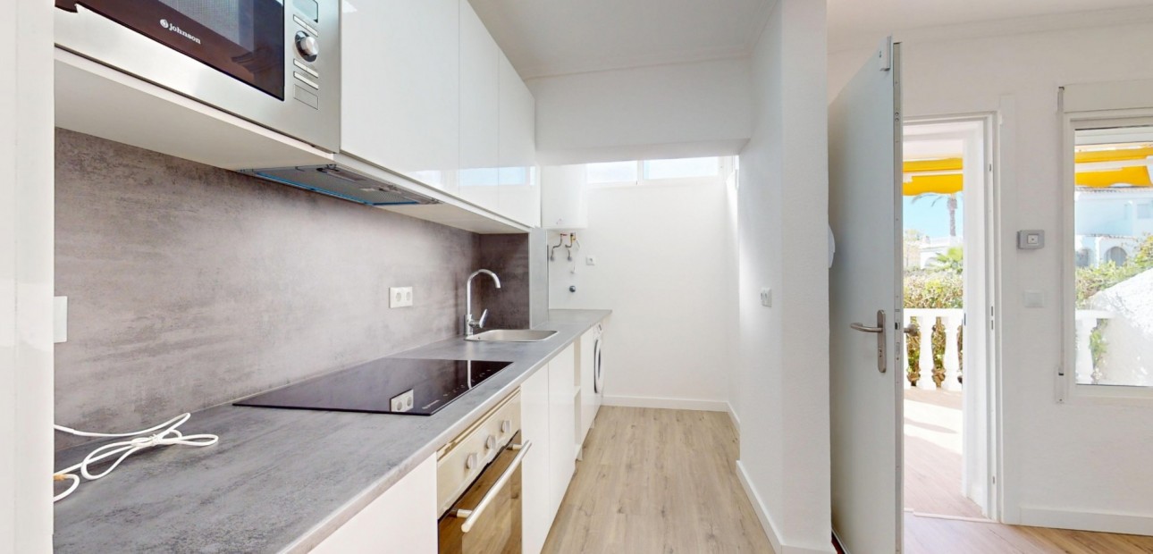 Sale - Apartment / flat -
Orihuela Costa - Villamartin