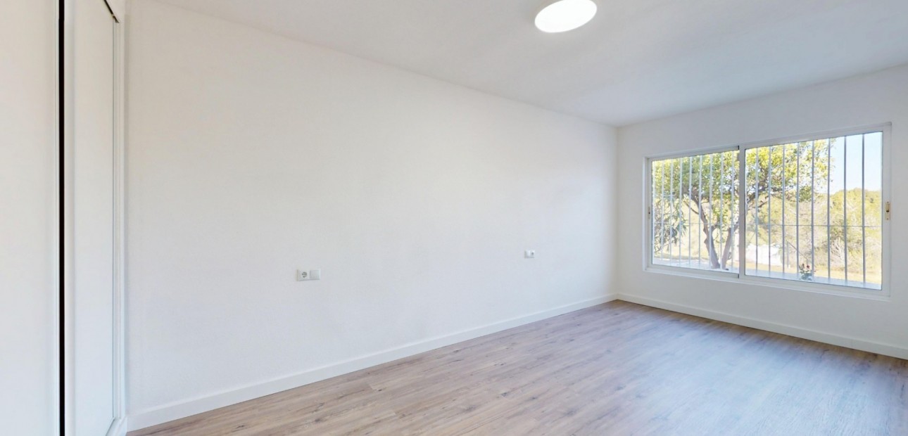 Sale - Apartment / flat -
Orihuela Costa - Villamartin