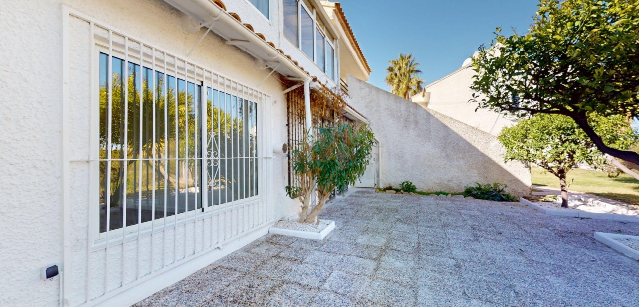 Sale - Apartment / flat -
Orihuela Costa - Villamartin