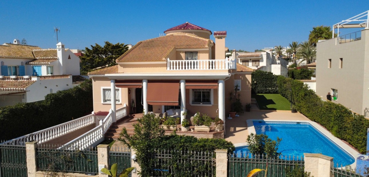 Sale - Detached Villa -
Torrevieja - Torrelamata - La Mata