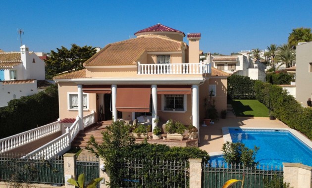 Sale - Detached Villa -
Torrevieja - Torrelamata - La Mata