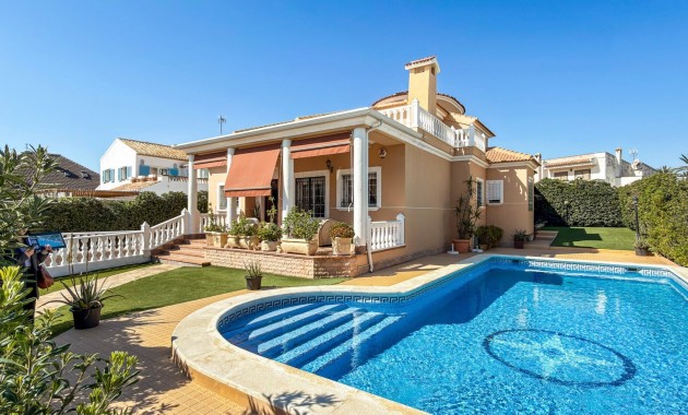 Sale - Detached Villa -
Torrevieja - Torrelamata - La Mata