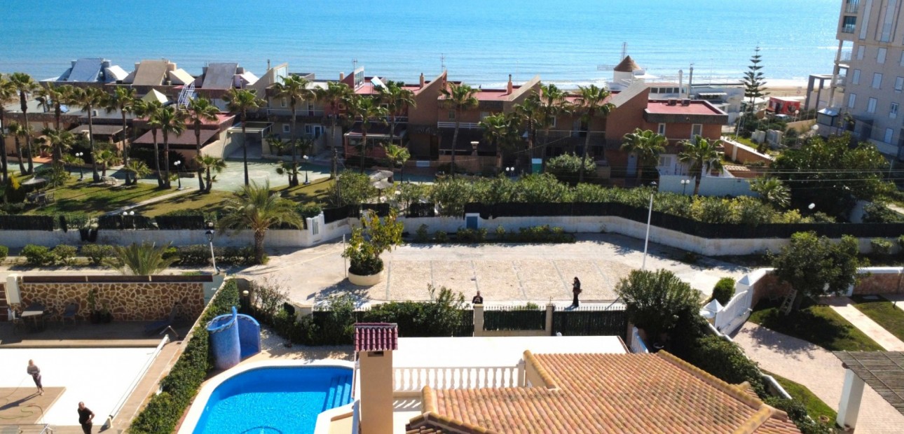 Sale - Detached Villa -
Torrevieja - Torrelamata - La Mata