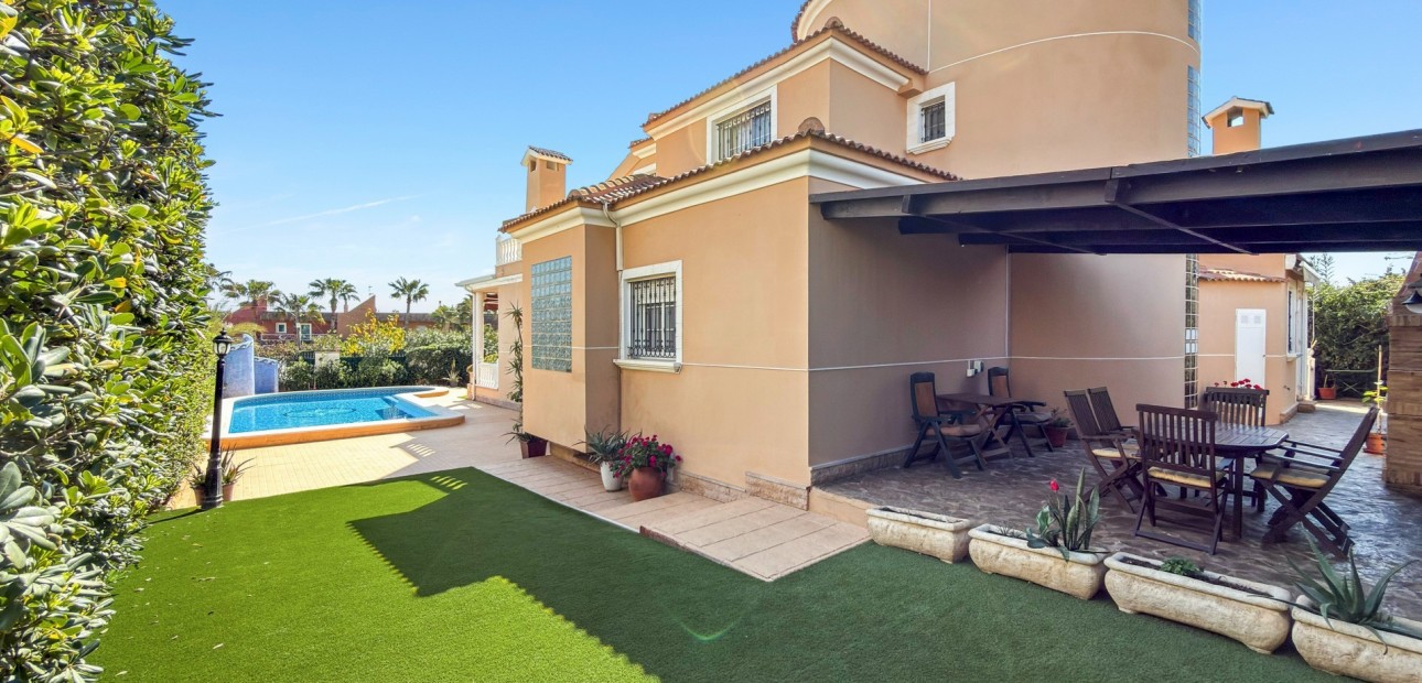 Sale - Detached Villa -
Torrevieja - Torrelamata - La Mata