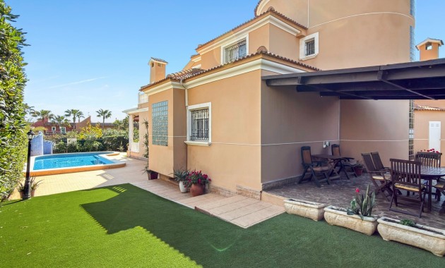 Sale - Detached Villa -
Torrevieja - Torrelamata - La Mata