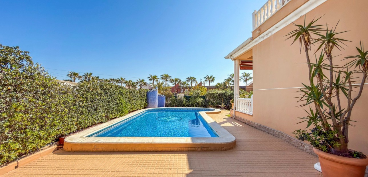 Sale - Detached Villa -
Torrevieja - Torrelamata - La Mata