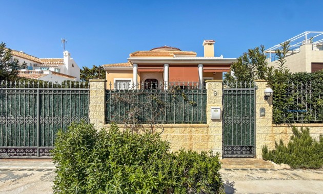 Sale - Detached Villa -
Torrevieja - Torrelamata - La Mata