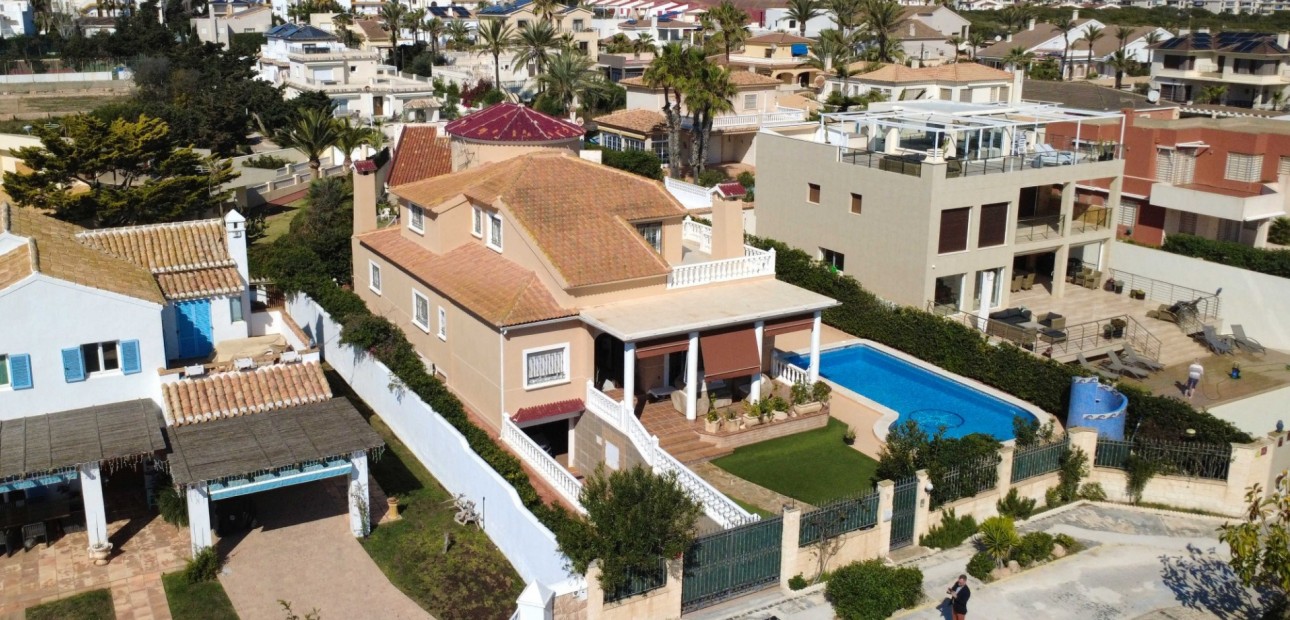 Sale - Detached Villa -
Torrevieja - Torrelamata - La Mata