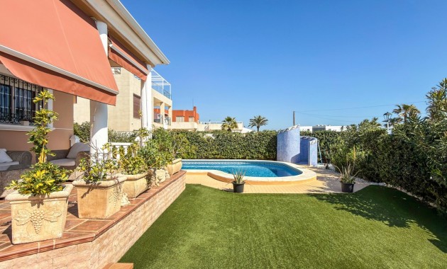 Sale - Detached Villa -
Torrevieja - Torrelamata - La Mata