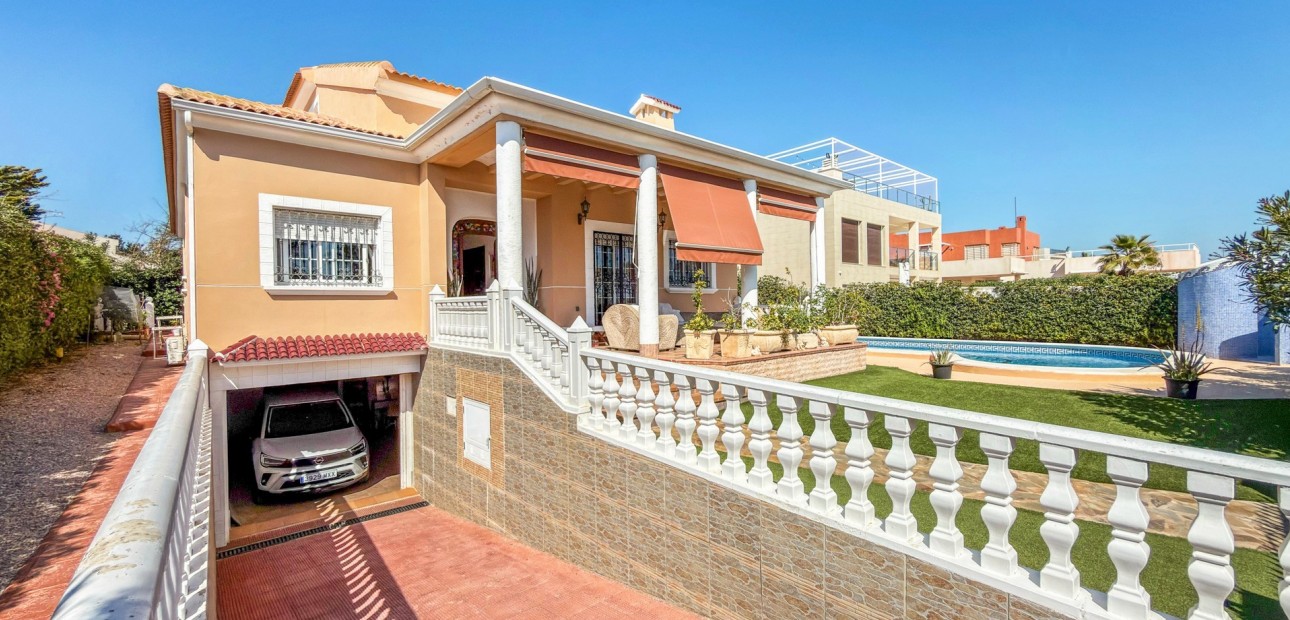 Sale - Detached Villa -
Torrevieja - Torrelamata - La Mata