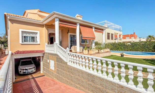 Sale - Detached Villa -
Torrevieja - Torrelamata - La Mata