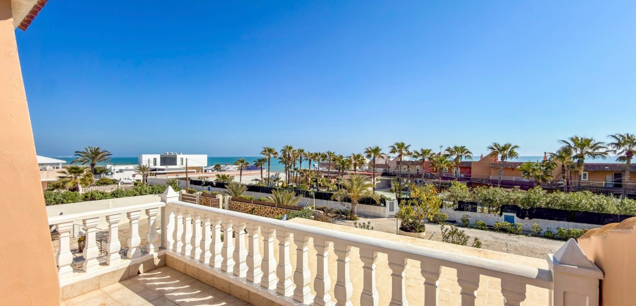 Sale - Detached Villa -
Torrevieja - Torrelamata - La Mata