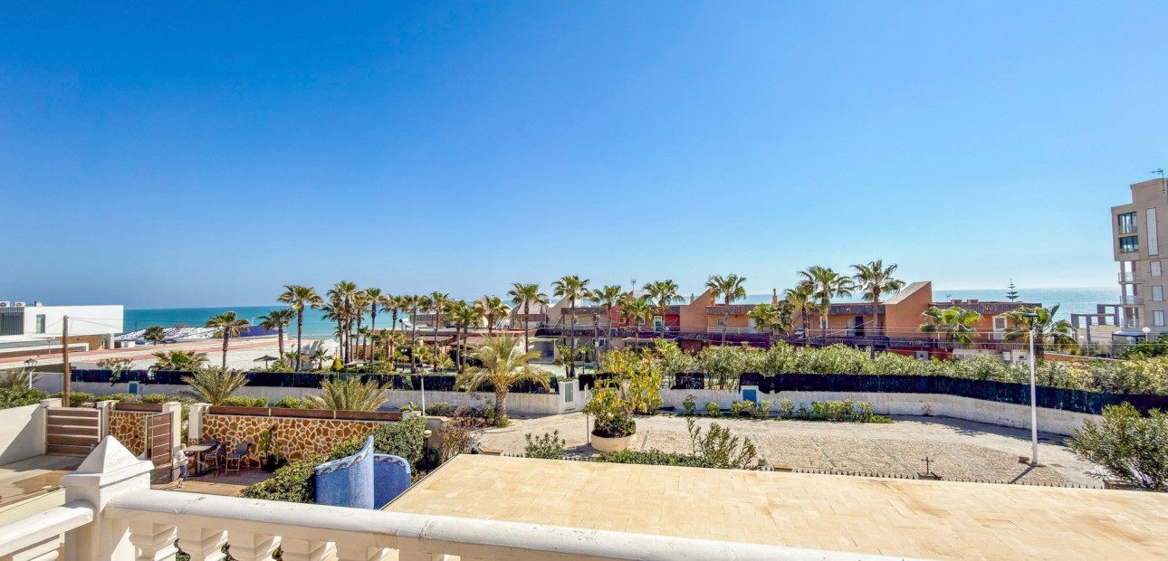 Sale - Detached Villa -
Torrevieja - Torrelamata - La Mata