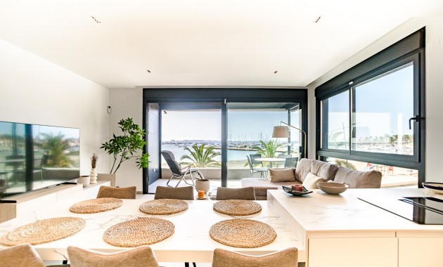 Venta - Apartamento / piso -
LO PAGÁN