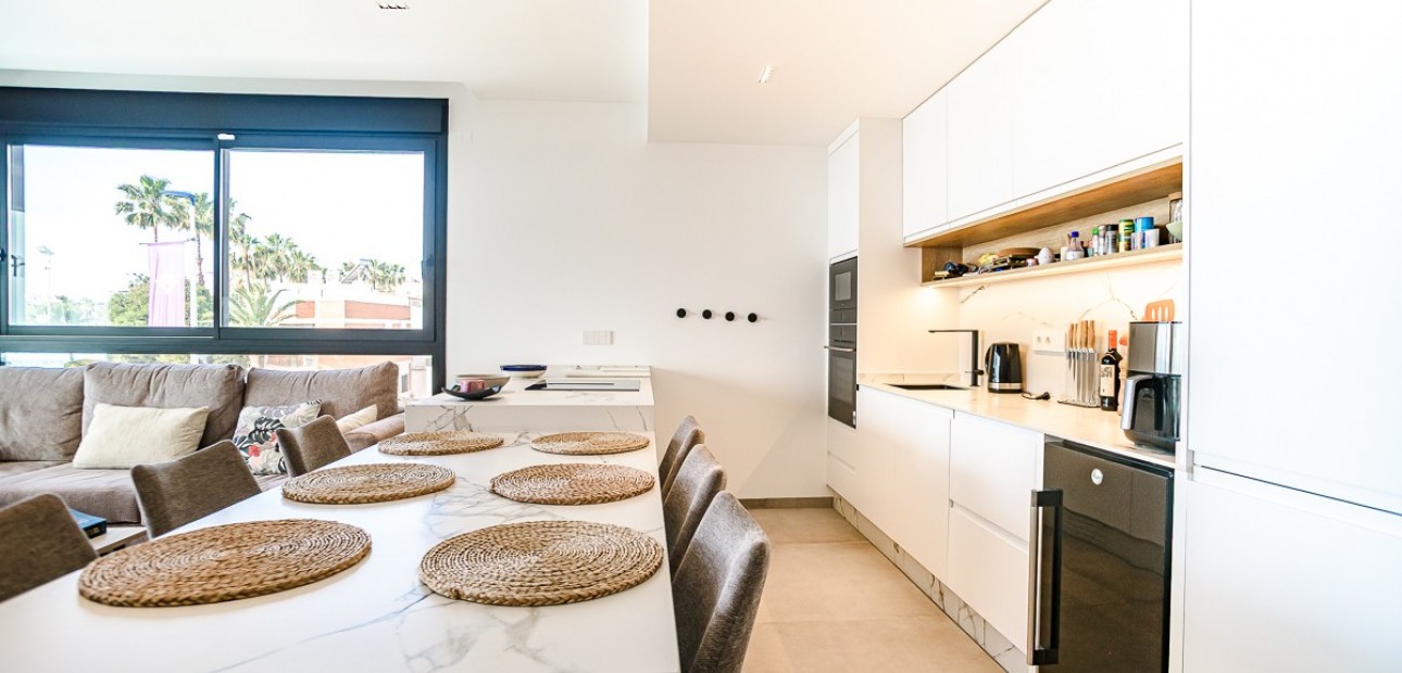 Venta - Apartamento / piso -
LO PAGÁN