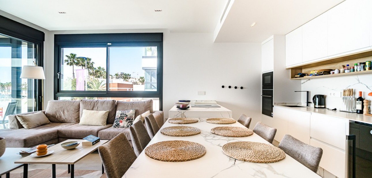 Venta - Apartamento / piso -
LO PAGÁN