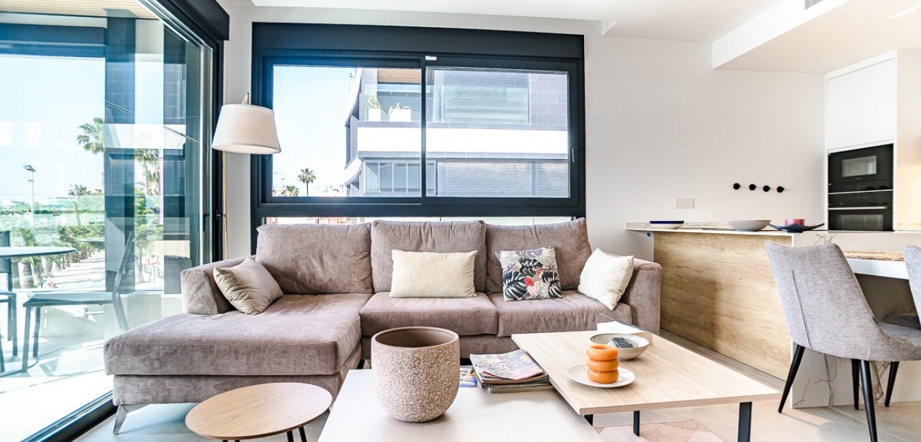 Venta - Apartamento / piso -
LO PAGÁN