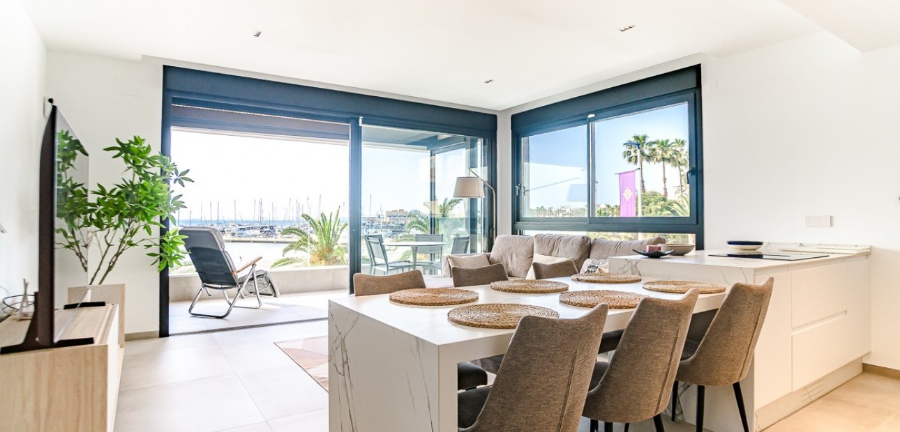 Venta - Apartamento / piso -
LO PAGÁN