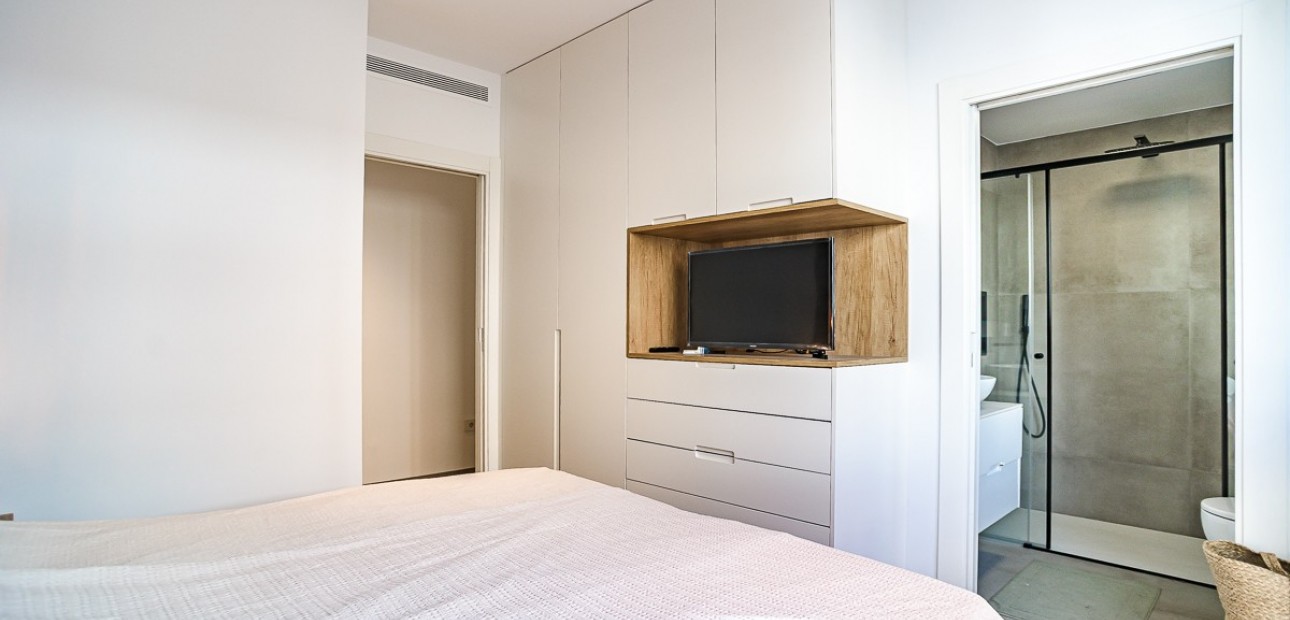 Venta - Apartamento / piso -
LO PAGÁN