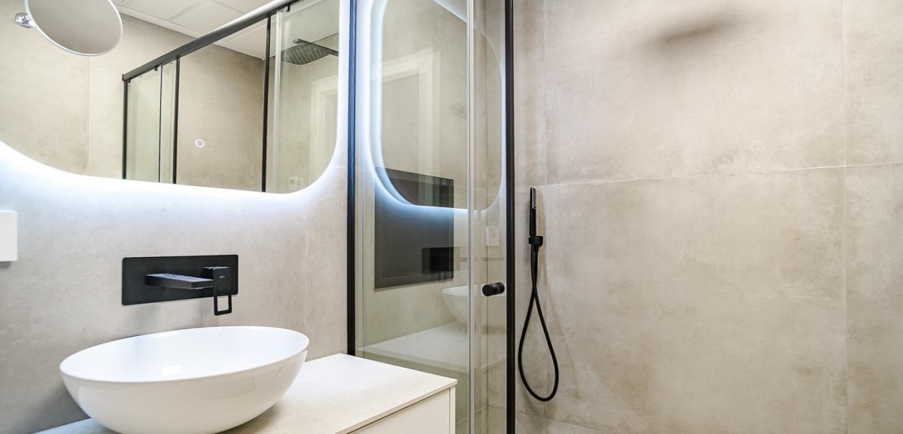 Venta - Apartamento / piso -
LO PAGÁN