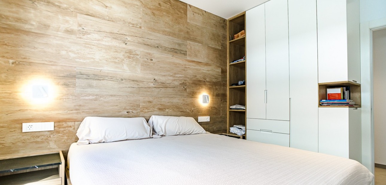 Venta - Apartamento / piso -
LO PAGÁN