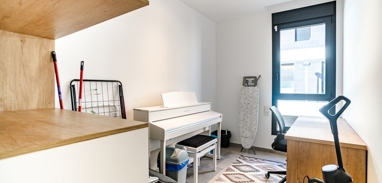 Venta - Apartamento / piso -
LO PAGÁN