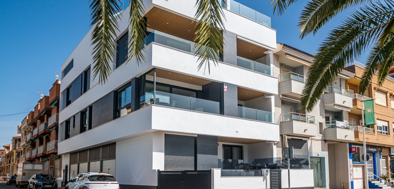 Venta - Apartamento / piso -
LO PAGÁN