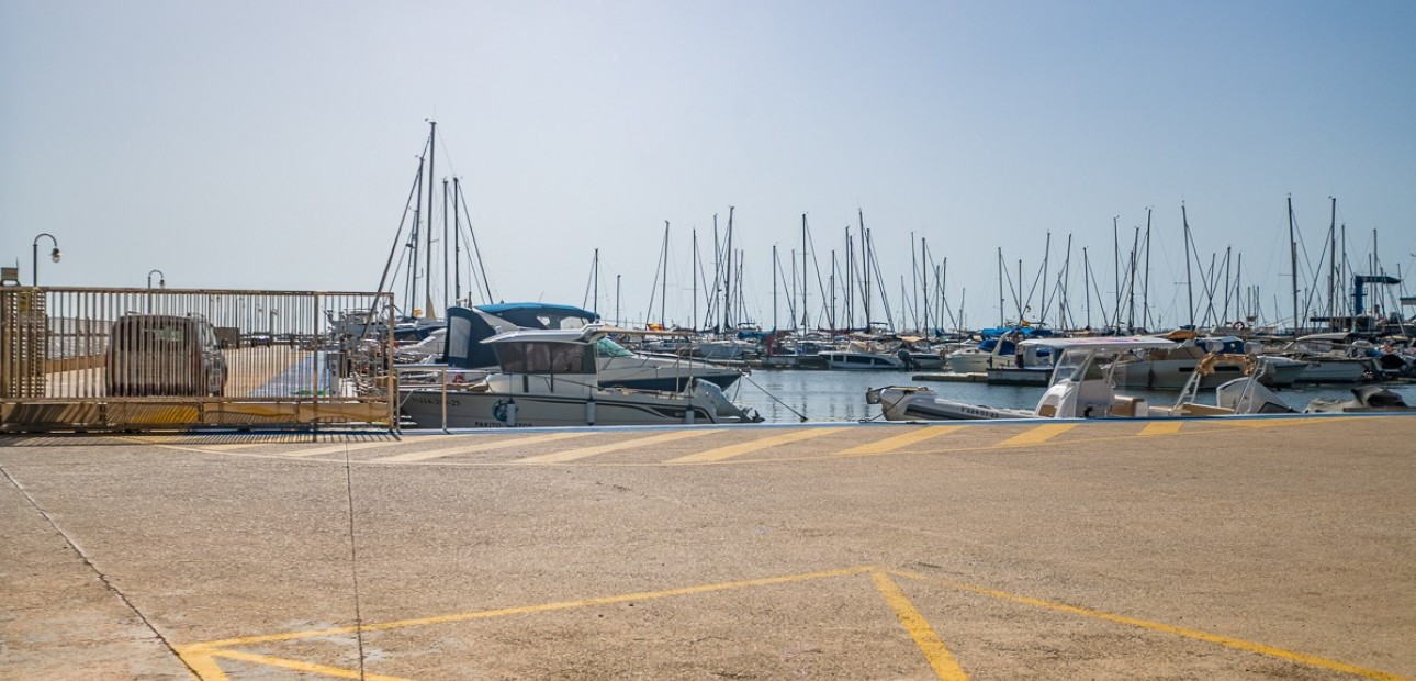 Venta - Apartamento / piso -
LO PAGÁN