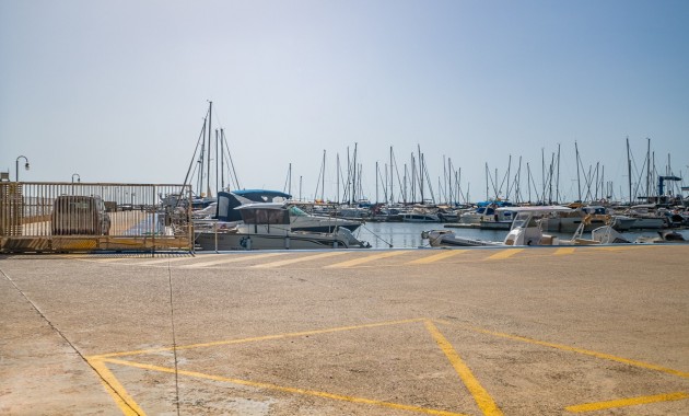 Venta - Apartamento / piso -
LO PAGÁN