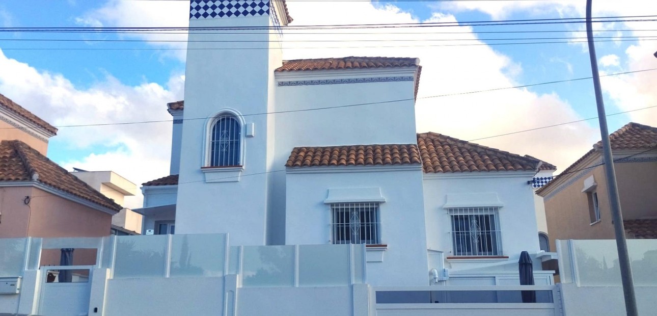 Venta - Villa -
San Miguel de Salinas - Las filipinas